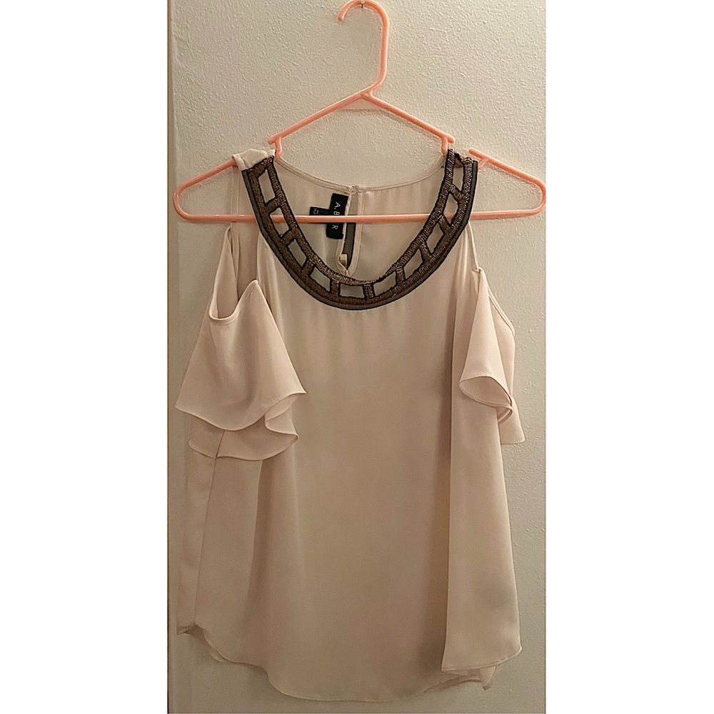 A. Byer || Beige Off the shoulder Top